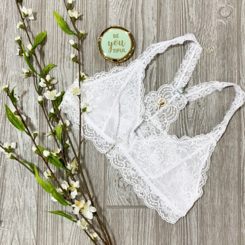 ✨RESTOCKED✨BARE IT ALL RACER BACK BRALETTE-WHITE - Picture 1 of 1